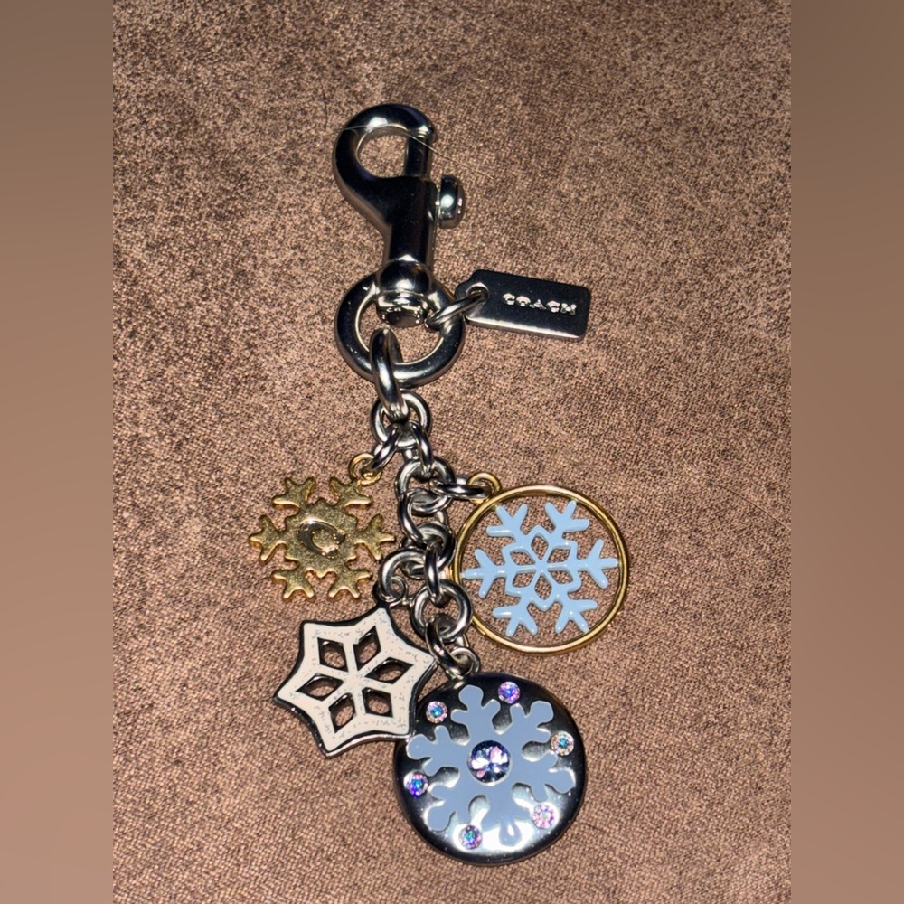 Coach winter Snowflake cluster bag charm/keychain. Feature 5 charms collectable